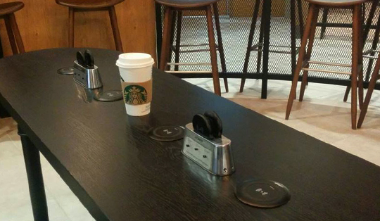 How does wireless charging work in Starbucks