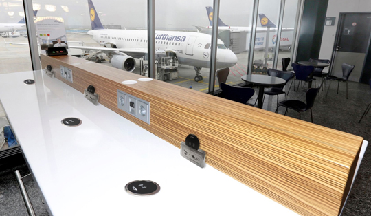 wireless charging for business lounges