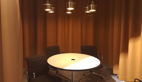 smart wireless charging for meeting rooms