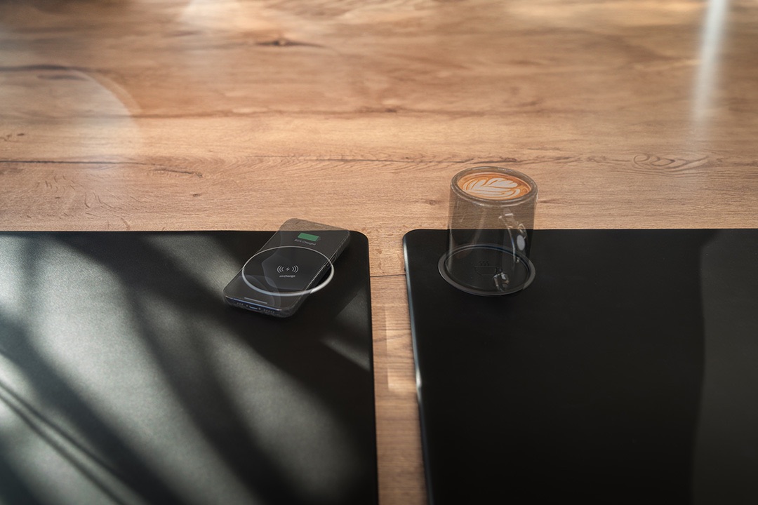 Wireless Charging Desk Mat 6.jpg