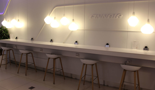wireless-charging-airport-lounge-finnair